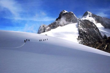 east_facts's tweet photo. FACT: Bradt Guides has ranked Uganda the world's fourth leading tourism destination.

Uganda is ranked behind Switzerland, Antarctica and the Falkland Islands. https://t.co/NqXz9X9Vwl