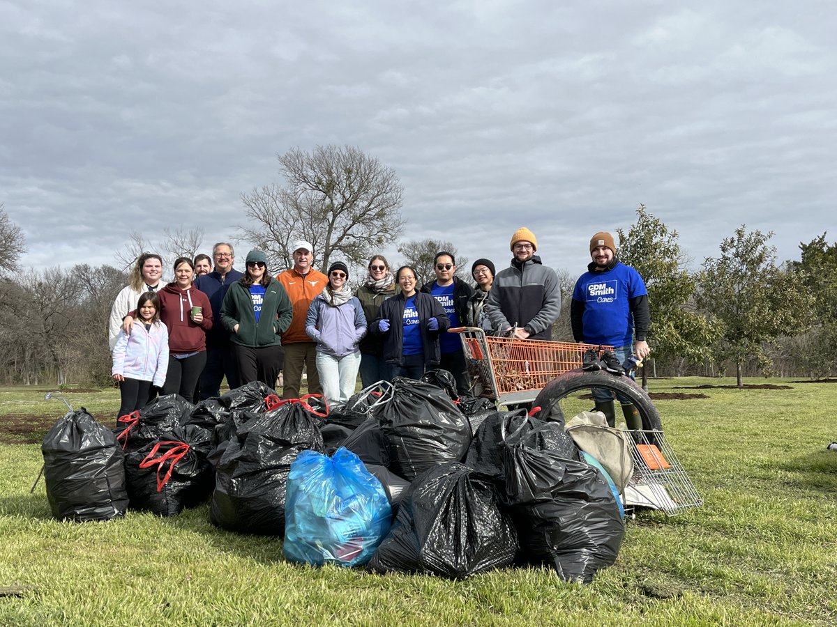 CDMSmith's tweet image. 🌱 In commemoration of Dr. King, CDM Smith employees headed to their local communities to celebrate his legacy and showed us how they give back throughout January - fostering dogs and creek and trail cleanups! 🐶🌊 #MLKDay2024 #MoreThanWork