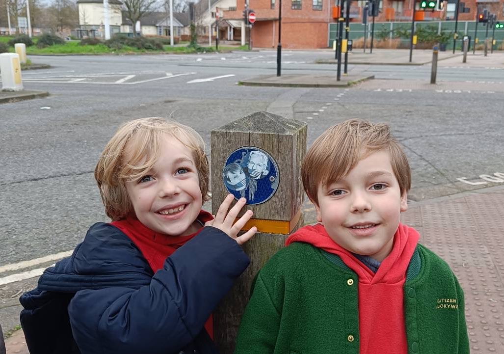 Today our kids saw Julian in Belmarsh high security prison. We took this picture outside. On Tuesday the final US extradition hearing begins. We don’t know what happens next. #FreeAssangeNOW