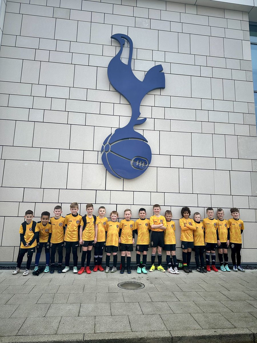 ChanPakSoon's tweet photo. Busy few weeks for the U8’s Pre-Academy in their 2024 Pro Clubs Games Programme. Tough games, hard work, learning and having fun playing. More to come! Thanks for all the clubs so far for having the #youngexiles 💛🖤 https://t.co/13X2dC5tBQ