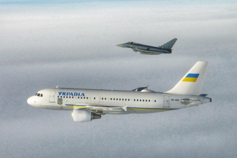 Der ukrainische Präsident @ZelenskyyUa hat soeben den deutschen Luftraum verlassen. Wir wünschen einen weiterhin guten und sicheren Heimflug. (Bild von unserer gestrigen Begleitung)