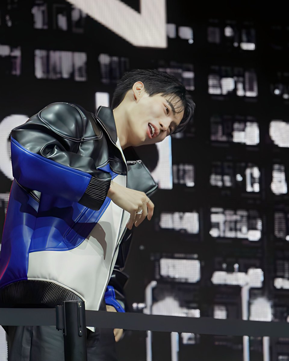 averymakhc's tweet photo. my daily happiness pill💊🩶
#WinHolidateFancon
#winmetawin https://t.co/lRmqIMd6Zv
