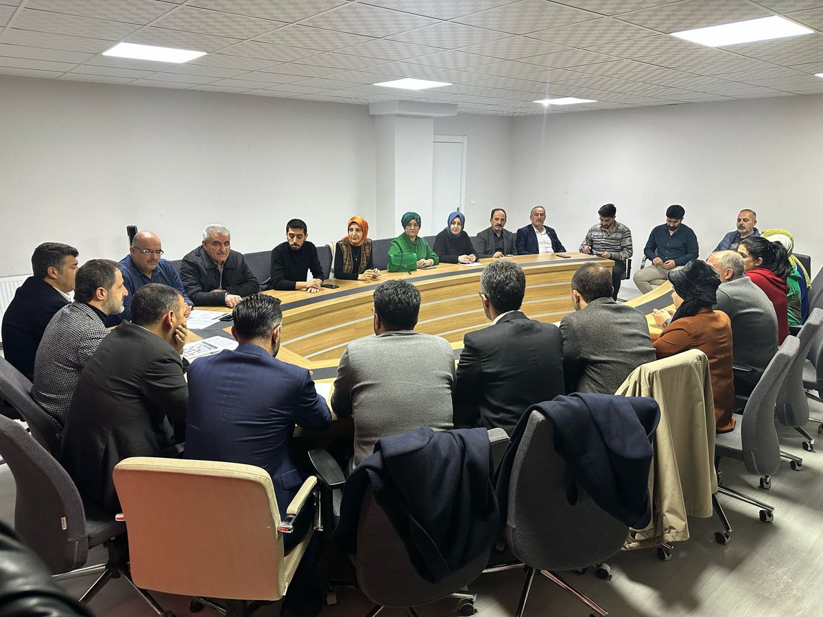📌 İl Başkanımız <a href="/Orhangungor04/">Orhan GÜNGÖR</a> başkanlığında, İl Koordinatörümüz <a href="/Emrullah_Gur/">Emrullah GÜR</a> ve Belediye Başkan Adayımız <a href="/MehmetSalihAYD4/">Mehmet Salih AYDIN</a>’ün de katılımıyla SKM toplantımız gerçekleştirildi. 

Toplantıda SKM Başkanımız <a href="/MuhammedOkdn04/">Muhammed Okudan</a> ve yönetimiyle birlikte seçim çalışmaları istişare edildi.