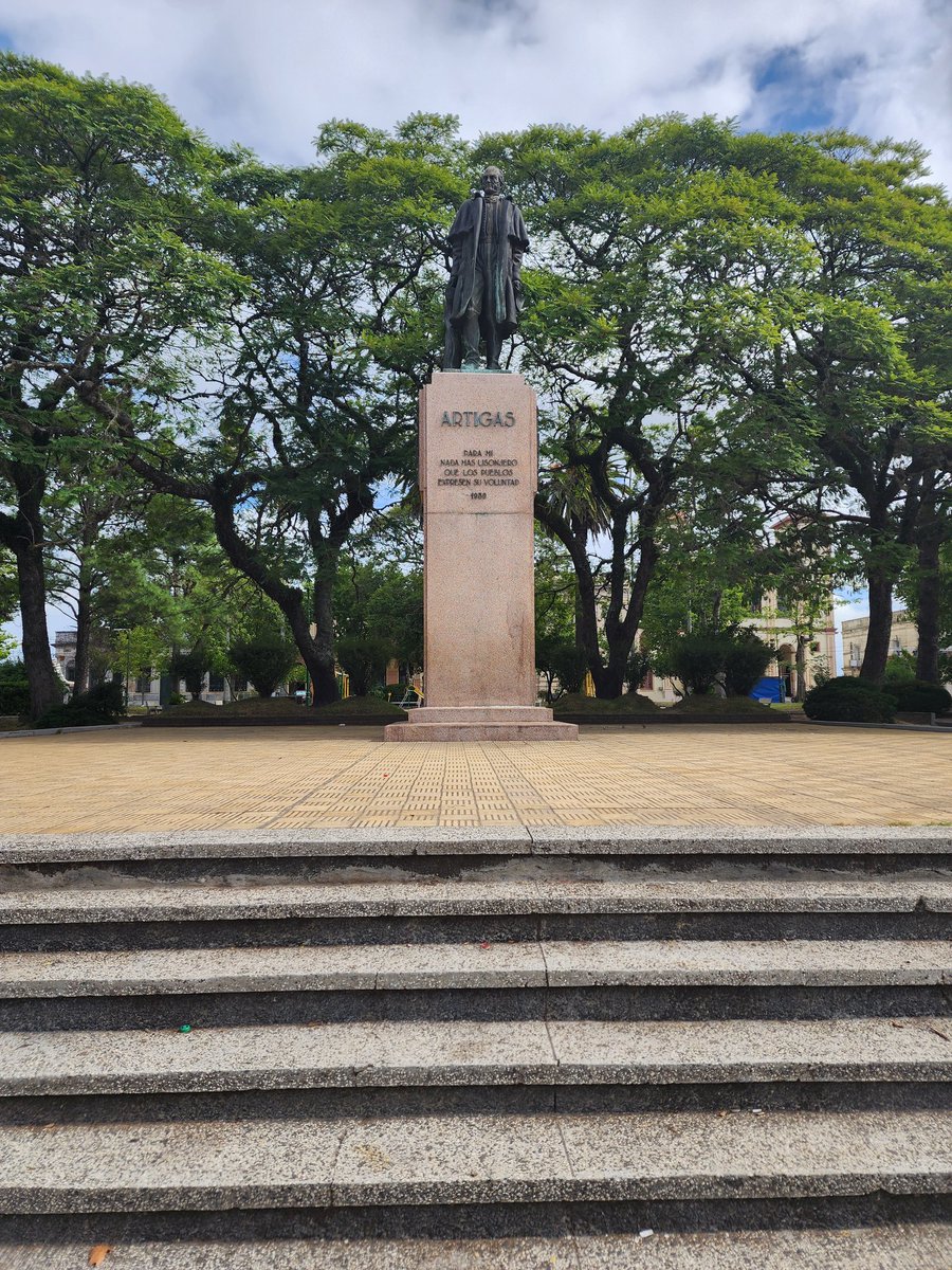 OPetinatti's tweet photo. Monumento a Artigas.
Ciudad de Melo, Cerro Largo.
Una ciudad limpia y respetuosa de su historia y de los lugares públicos. https://t.co/GWvXvkwrBb