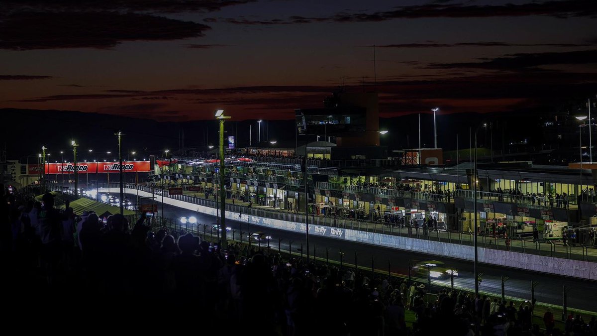 PorscheRaces's tweet image. #IntGTC - Pretty strong start from @jaxonevans_ in the #B12HR: With his #PhantomGlobalRacing&apos;s #911GT3R, supported by @Team75Bernhard, he worked his way up from P18 to P11 in the dark 1st hour.

#MantheyEMA #Porsche #912 is P4, #TheBendMantheyEMA #911 P9, leading #ProAm
