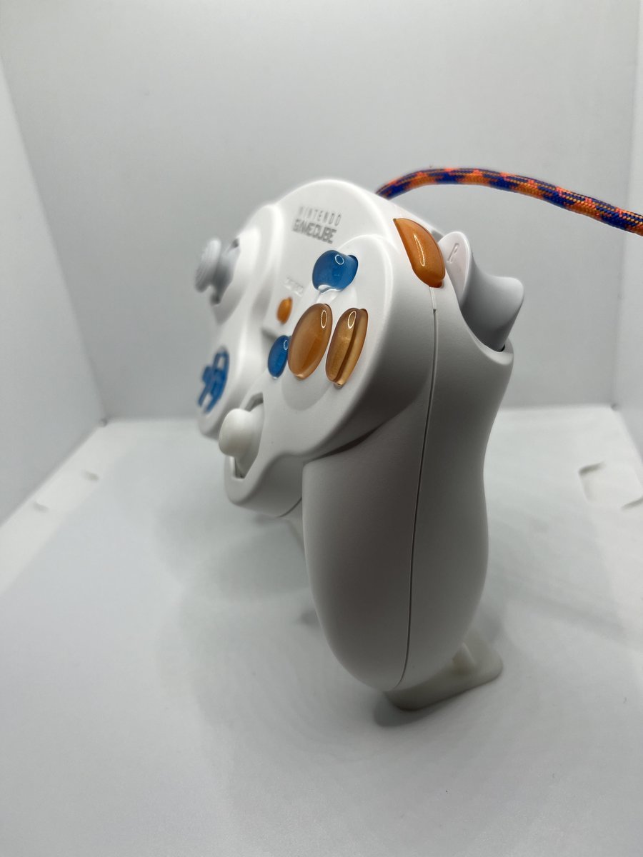 CfanCustoms's tweet image. 🚨GIVEAWAY 🚨
This gorgeous Phob 2.0.5 could be yours!
 Built with a never before used JP white controller!!! 

To enter:
Follow @CfanCustoms and @kyleontilt 
Like 👍
and Retweet ♻️

For a bonus entry, tell us what smash game you play and who you main in the comments!