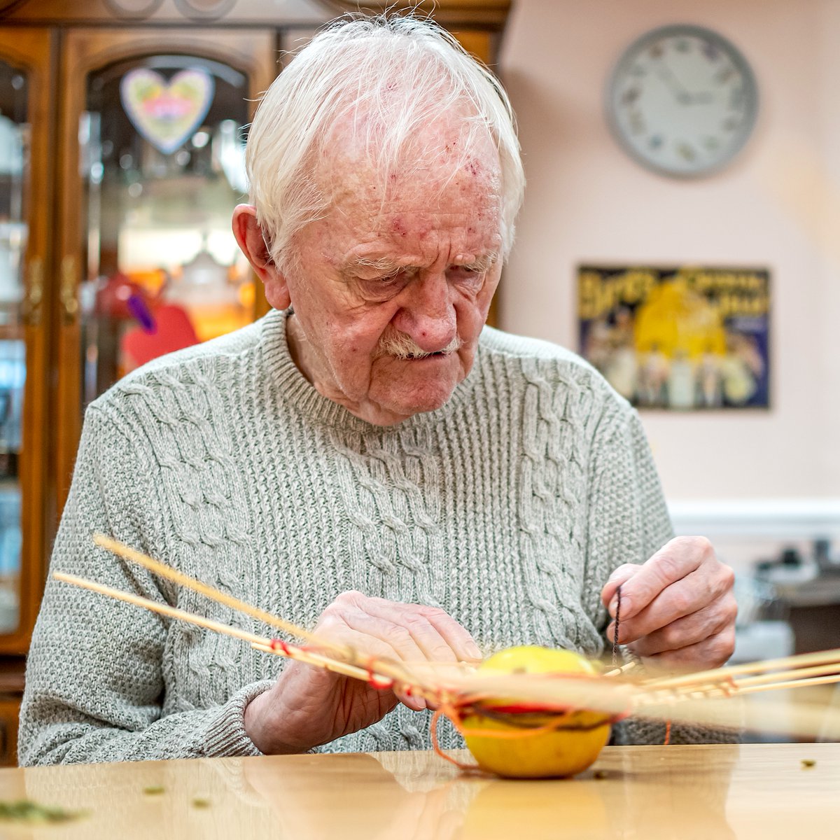 ALIVEgardening's tweet photo. Last Friday, we had our monthly #GrowingSupport session @Brunelcare's Deerhurst Care Home, during which we created apple bird feeders and planted spring bulbs and bedding in troughs. It was great to see so much concentration! 🌱🍏 https://t.co/NaLZMSfHC2