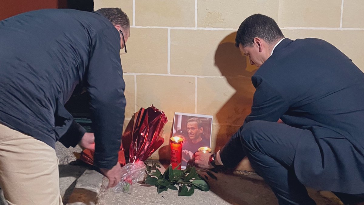 Here outside the Russian Embassy in #Malta, with <a href="/BFenechAdami/">Beppe Fenech Adami</a> we pay tribute to the courage of Alexei <a href="/navalny/">Alexey Navalny</a>. His steadfast fight for democracy and freedom illuminates our cause. In his honour, we commit to speaking out against injustice and keeping the flame of change alive.