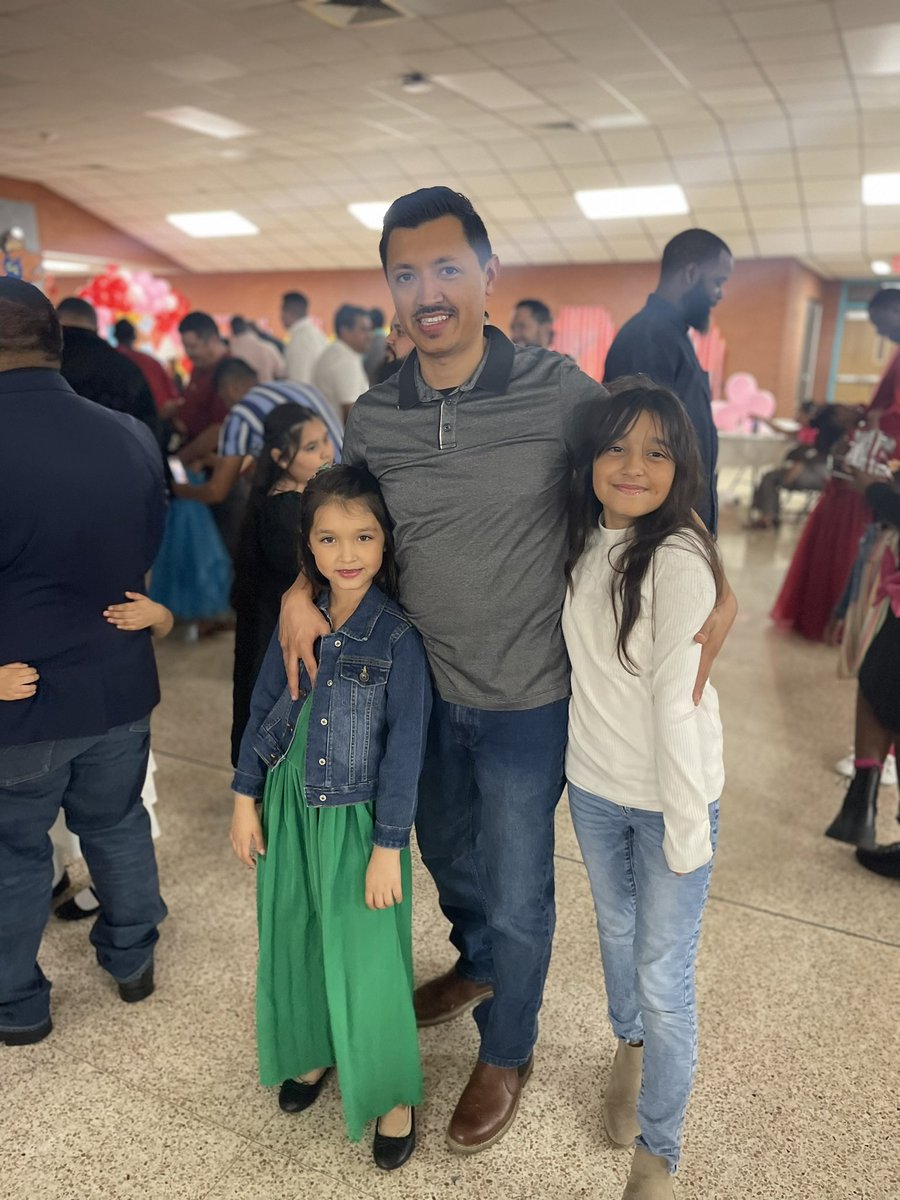Such a magical evening !!💝😊

We had so much fun celebrating @GrayES_AISD Daddy Daughter 🩵dance with our eagles 🦅

My heart melted from all the bonding moments💕

@LAshley2016 @Aldine_FACE 
#LearningisanAdventure #FindTheGood #DaddyDaughterDance