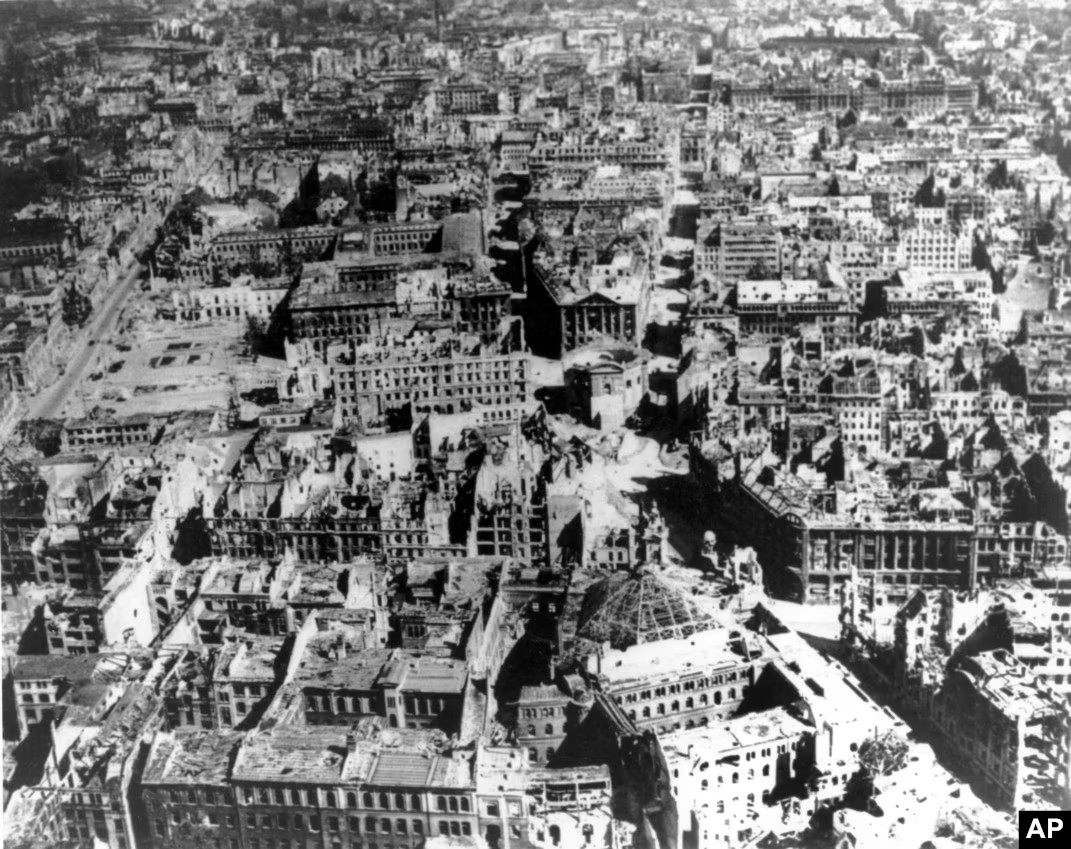 @23Potteh @UNRWA Was this? Nope. Was the consequence of starting a war and refusing to surrender. Berlin, 1945.