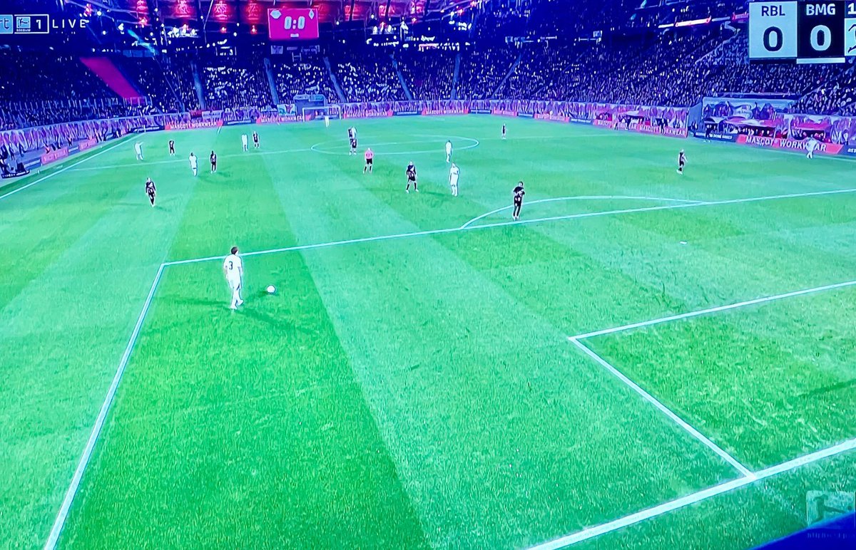 WareZuschauer's tweet photo. Samstag, 17.02.2024, 18:30 Uhr: #rblbmg   
 
Offizielle Zuschauerzahl: 44.822 in der Red Bull Arena
Auslastung: 95,22%

Wa(h)re Zuschauer: 30.763
Reale Auslastung: 65,36% https://t.co/002M3WnKKF