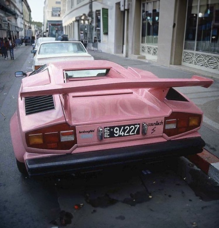 Shtreetwear's tweet photo. Extremely Rare Pink Countach Spotted in the UK https://t.co/FeGqcm9eQ0