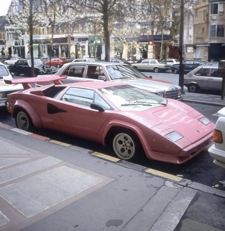 Shtreetwear's tweet photo. Extremely Rare Pink Countach Spotted in the UK https://t.co/FeGqcm9eQ0