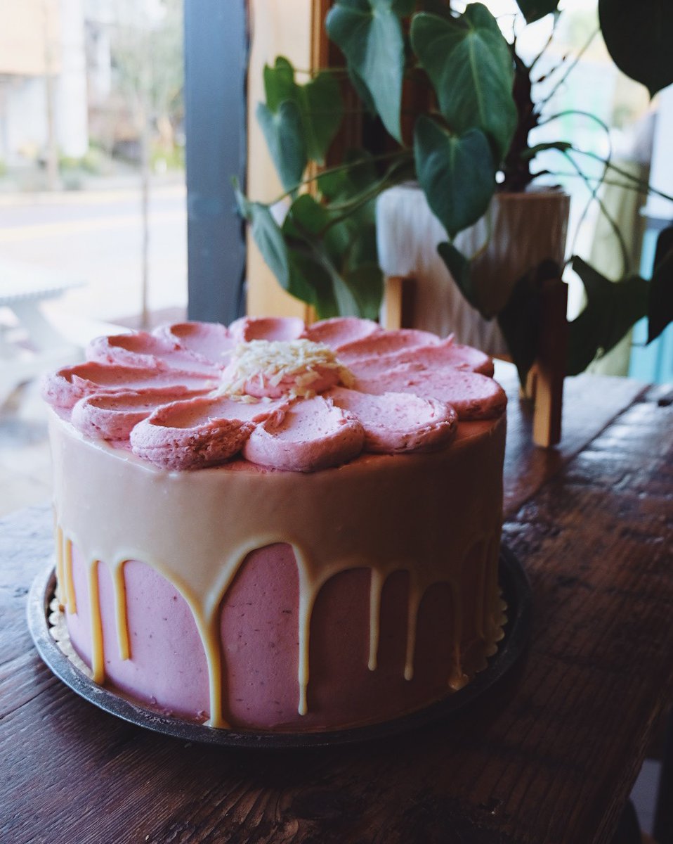 It's the final weekend for Pink Champagne Cake. If that's not reason enough to get your lovely bum over here, we don't know what will be. 🍾🌸