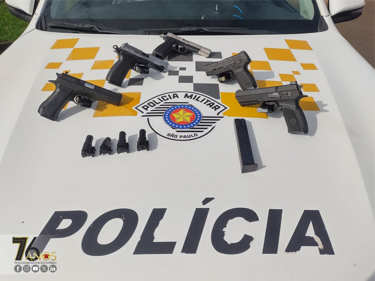 RodoviariaPMESP's tweet photo. Na tarde de ontem (16), policiais militares do 2º BPRv prederam um casal por tráfico de armas de fogo, pelo km 15 da Rodovia Orlando Quagliato (SP-327), em Ourinhos/SP. 

#76AnosPoliciamentoRodoviário #PolíciaRodoviáriaSP #AnjosdoAsfalto #PMESP

AGÊNCIA DE NOTÍCIAS CPRv. https://t.co/8ge3lZ6XTn