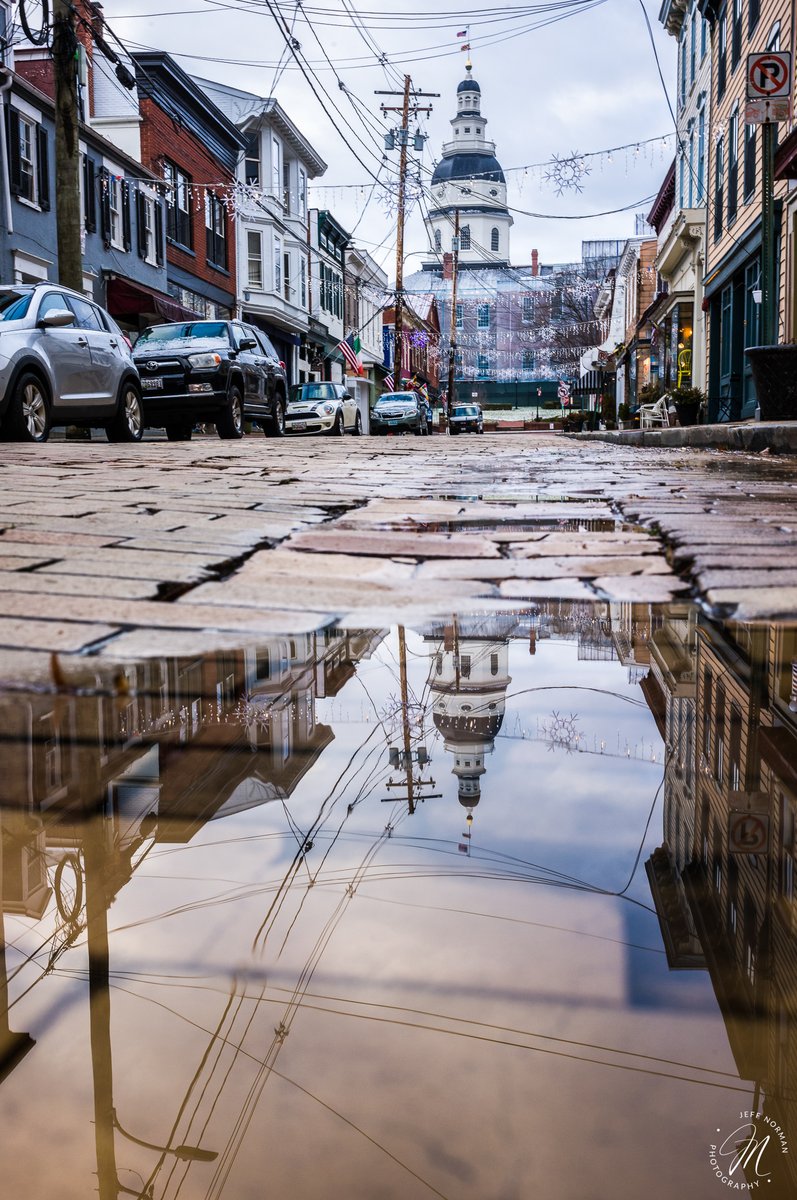 dcsplicer's tweet photo. Not much snow here in Annapolis this morning. I did manage to find a perfectly located puddle though. #MDwx #Annapolis #visitMD #reflections @capitalweather https://t.co/iA6UKRhPjH