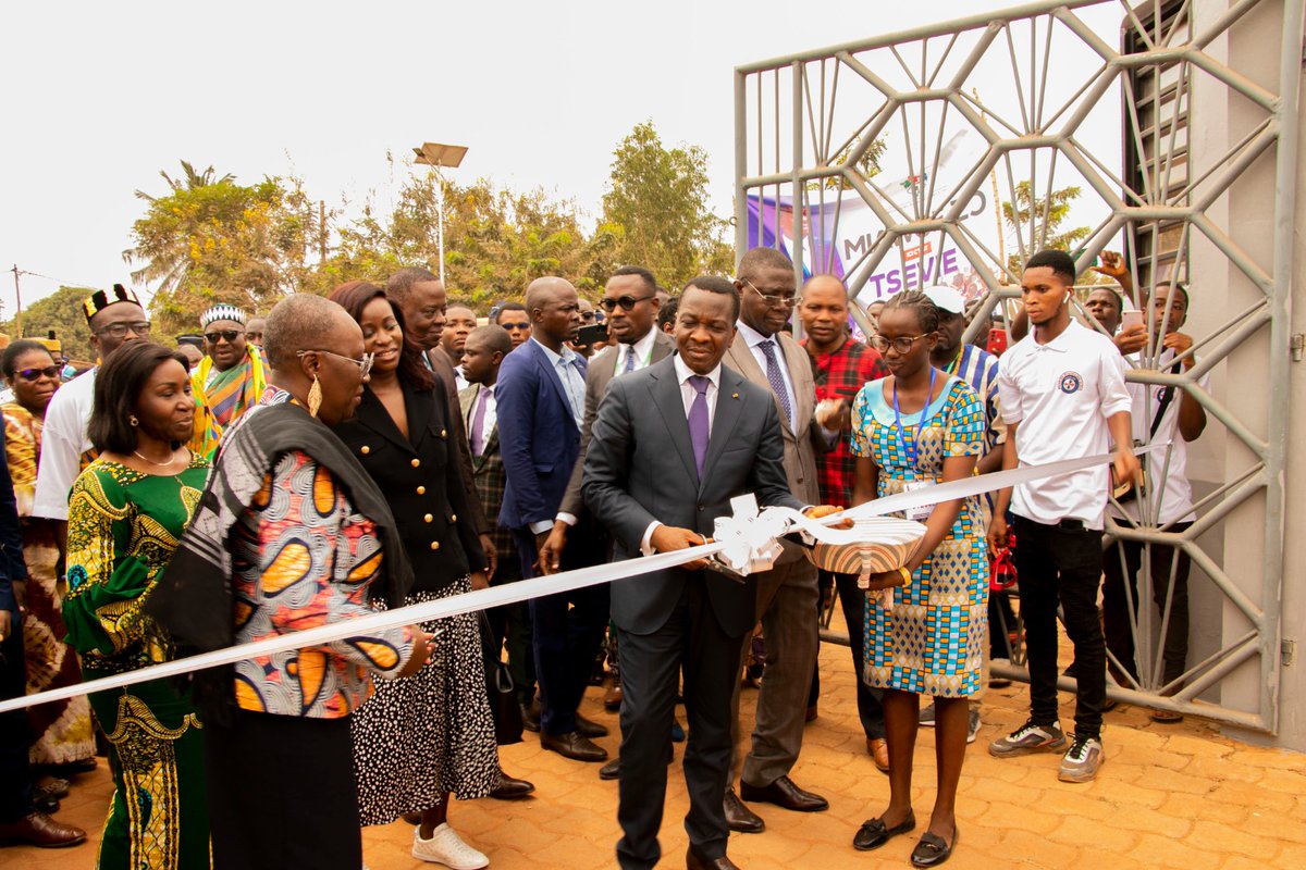 CommercegouvTg's tweet photo. Le @GouvTg dote la ville de Tsévié d’un nouveau marché et d’une maison des jeunes et de la femme
➡️ https://t.co/oD54AX05oI
#Denyigban
#Togo🇹🇬
#PAPV
#KFWPAD https://t.co/kkHCmAwTsK