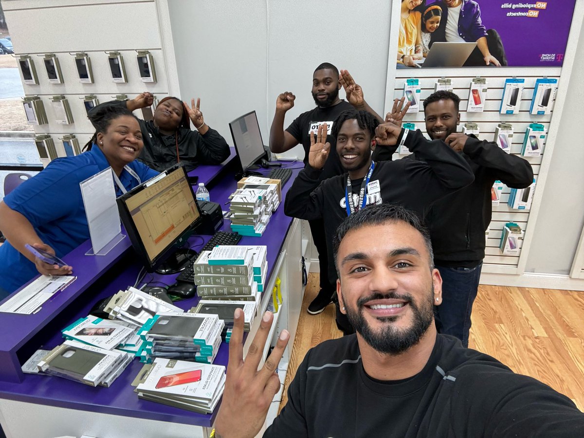 SW ATLANTA location on Headland Dr ends the day with victorious 31 NEW BOXES 📦 … #TheBeginning #CellTouch #TheTakeOver
 
Thank you HMD - Nokia , Danielle, for the amazing partnership!