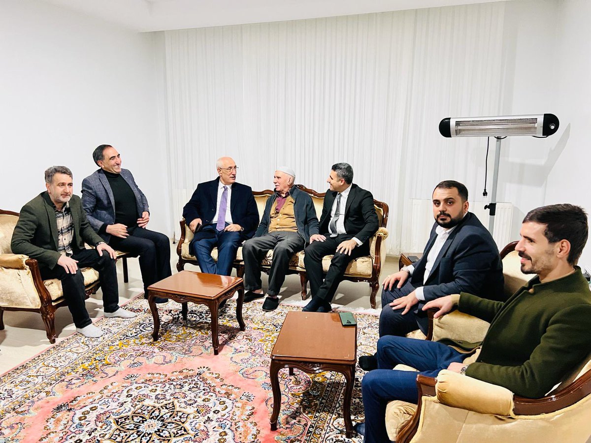 Belediye Başkanımız Sn. <a href="/Erdalarikan12/">Erdal ARIKAN</a> ve Gençlik Kolları Başkanımız Sn. <a href="/EnessAslan_/">Enes ASLAN</a> ile birlikte değerli büyüğümüz Mehmet TUĞA ağabeyimizin hanesini ziyaret ettik.
Kendisine kıymetli ailesine sıcak misafirperverlikleri için teşekkür ediyoruz.