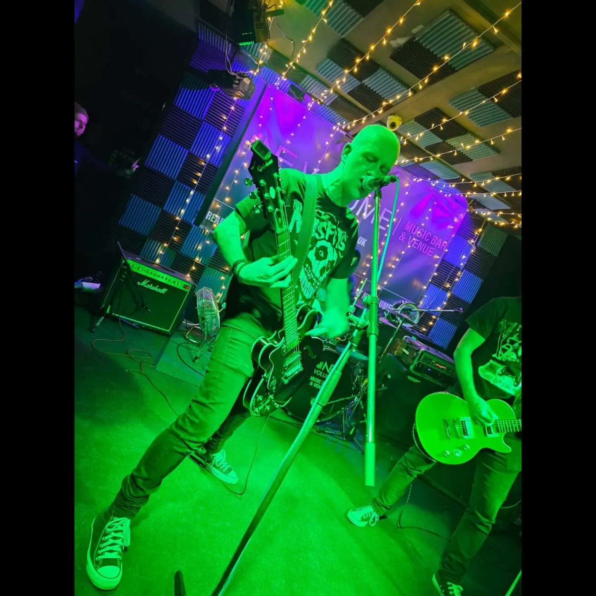 LoGOz_UK's tweet photo. 1/3 Brilliant @LoGOz_UK gig last night at #TheSchizophonics plus #LoGOz plus #UrbanCommandos @nevolumebar #Stockton! Great crowd packed out! Loved being the sandwich between 2 class bands! Top night! Massive thanks to @harland_sm
@PeeshNE63 @PaulLoGOz https://t.co/h7CzsOB254