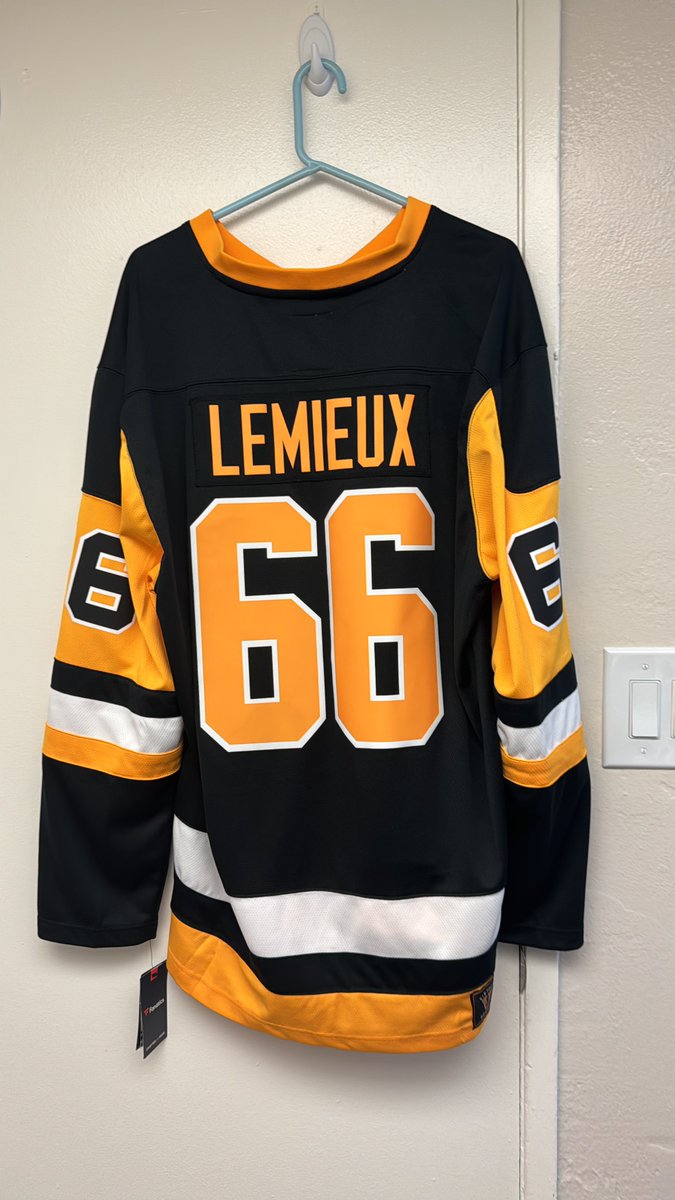 Color_Derp's tweet image. Awesome pull from this drop!! 💪💪@HKYJersey