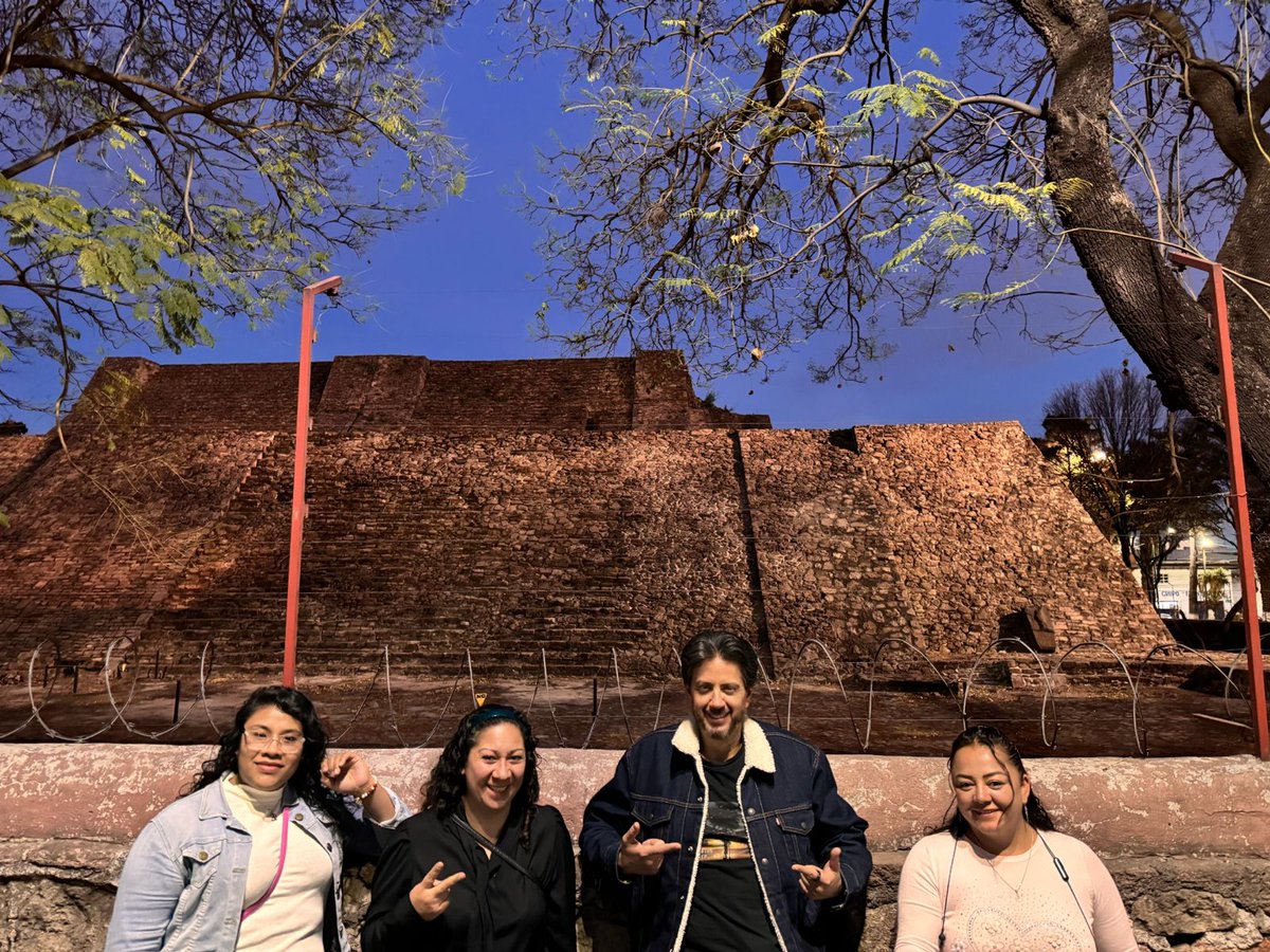 EduardoFloMa1's tweet photo. A mis amigas @Lorena_ap1 de #Atizapan y @ErikaUr79 @Magdale79937547 de #Tlalnepantla y por supuesto a todo el equipo, gracias por la invitación y por ser geniales. Su amistad significa todo. ¡Aquí seguimos, firmes y fuertes! 🫡 ❤️💫  #EquipoADMM https://t.co/77D7Or12zX