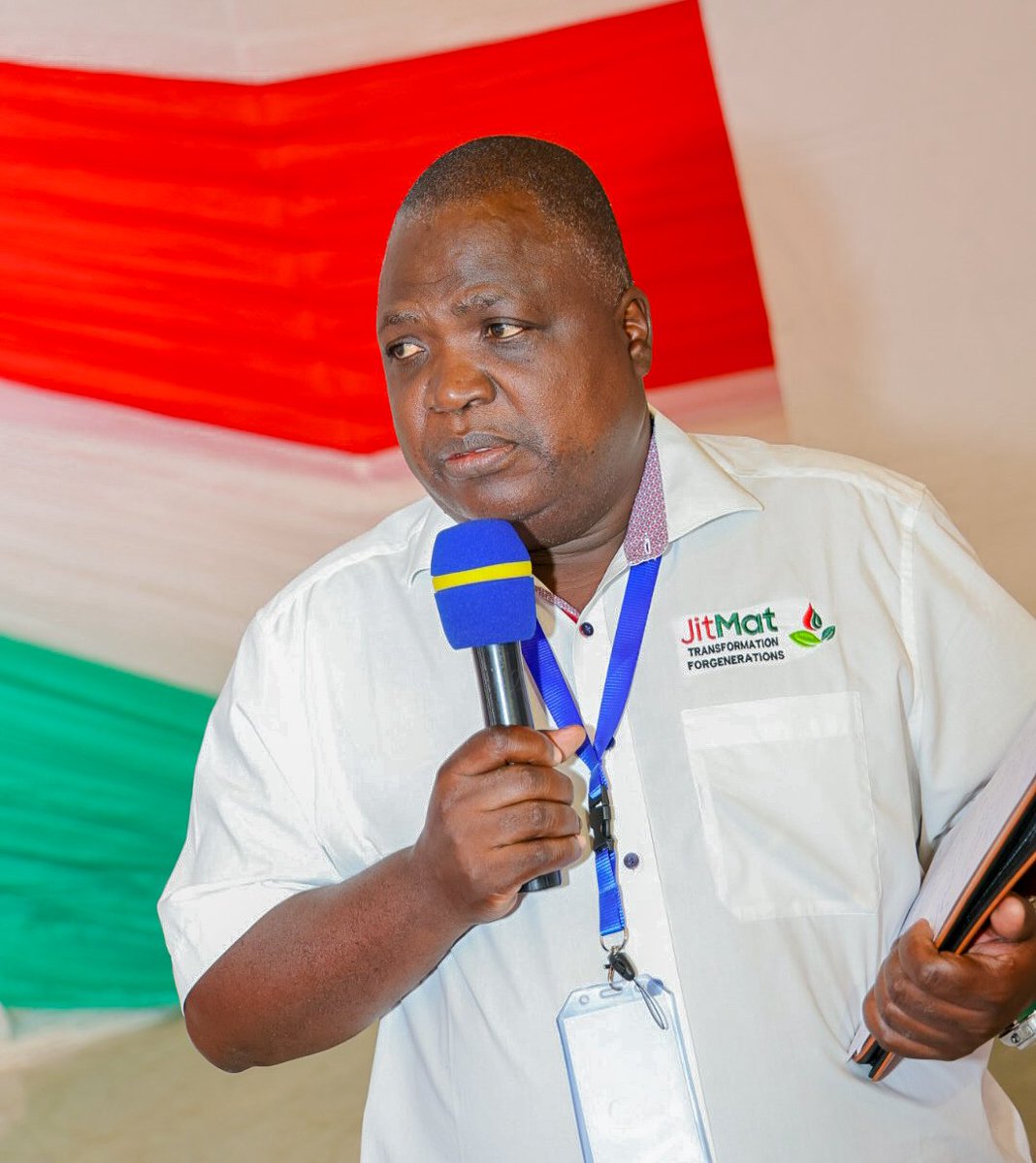RTNBurundi's tweet photo. Avant l'octroi de ce don,les responsables de #JitMat avaient présenté leur projet dans 1 réunion d'évaluation des réalisations par les natifs de @MuyingaProvince. Ces responsables ont indiqué que l'objectif clé du projet est la création d’1 unité de transformat° du sucre. https://t.co/02n5JEsmpp