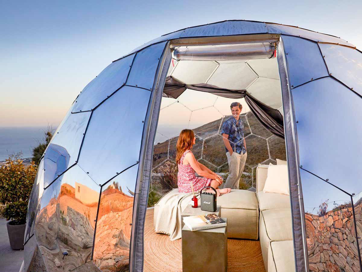 sourcematcat's tweet photo. The British Hyperdome is building “invisible” capsule houses that blend into the surrounding landscape using mirrors

 Inside, you can furnish a cozy office to your taste or, for example, a hut for relaxation from the bustle of the city.
#cozy #Hyperdome #capsule https://t.co/84mLghWUl7