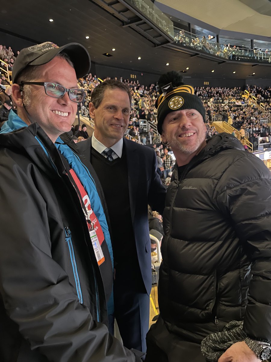 D. Sweeney = class act #IMO / ⁦<a href="/NHLBruins/">x - Boston Bruins</a>⁩ ⁦<a href="/KAATSUGlobal/">KAATSU</a>⁩ ⁦@wings_united⁩ Note: Joe Lowrey ex-goalie in #SoCal