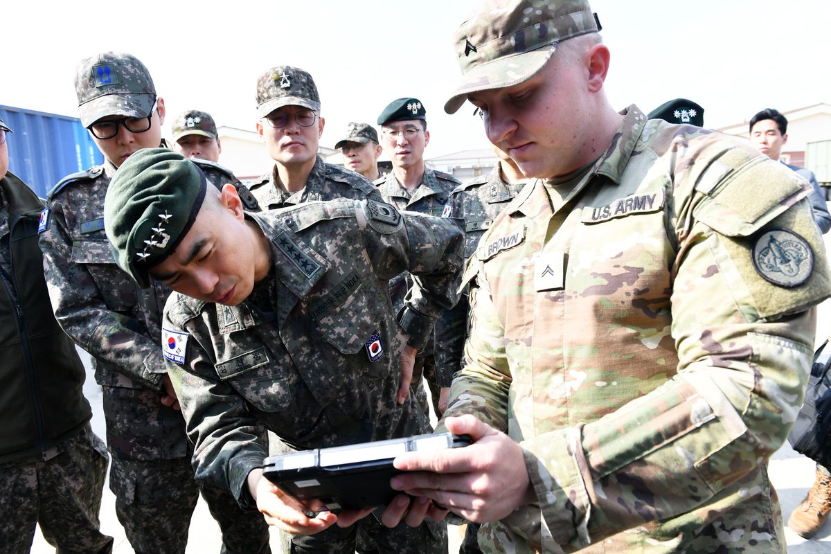 USARPAC's tweet photo. #ICYMI: The @2INFDIV had the honor of hosting Gen. Kang, Shin Chul, Deputy Commander, Combined Forces Command. The purpose of the visit was to enhance combined exercises and to gain a better understanding of #2IDRUCD combat power. https://t.co/ZuRlgvLXYs