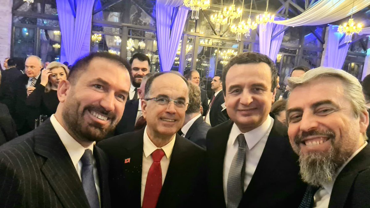 Kosova Cumhurbaşkanı Sn. Vjosa Osmani’nin daveti üzerine katıldığım Kosova Bağımsızlık Günü  Resepsiyonun’da Sn. Osmani’nin yanısıra Kosova Başbakanı Sn.Albin Kurti , Arnavutluk Cumhurbaşkanı Sn. Bajram Begaj ve Makedonya’dan Karadağ’dan Bakanlarla istişare etme fırsatı yakaladık