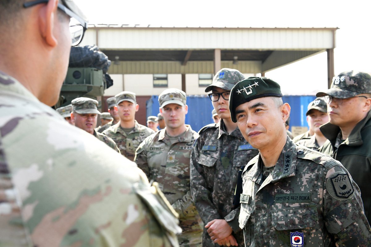 USARPAC's tweet photo. #ICYMI: The @2INFDIV had the honor of hosting Gen. Kang, Shin Chul, Deputy Commander, Combined Forces Command. The purpose of the visit was to enhance combined exercises and to gain a better understanding of #2IDRUCD combat power. https://t.co/ZuRlgvLXYs