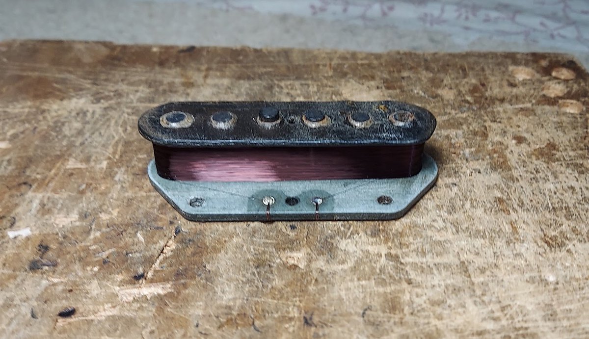 einunikohada666's tweet photo. 📷
grinningdogpickups
70年前後のBridgeポジション。
一度まき直しされていた様ですが、
かなり酷い状態でした。
今回もサビとボビンの反り。
サビ除去と反りの修正。
今回は語彙ら主のご要望でWaxポッティング有で仕上げました。

#telecaster
#vintagetelecaster
#tele
#telecasterpickups https://t.co/KKOg1MBwXY