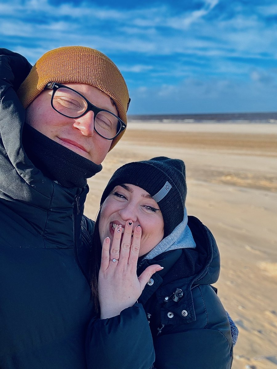 yazlaur's tweet photo. Been a little quiet around here lately. I’ve been busy being a fiancé - 22.01.24 💍 https://t.co/96qMwOb3tR