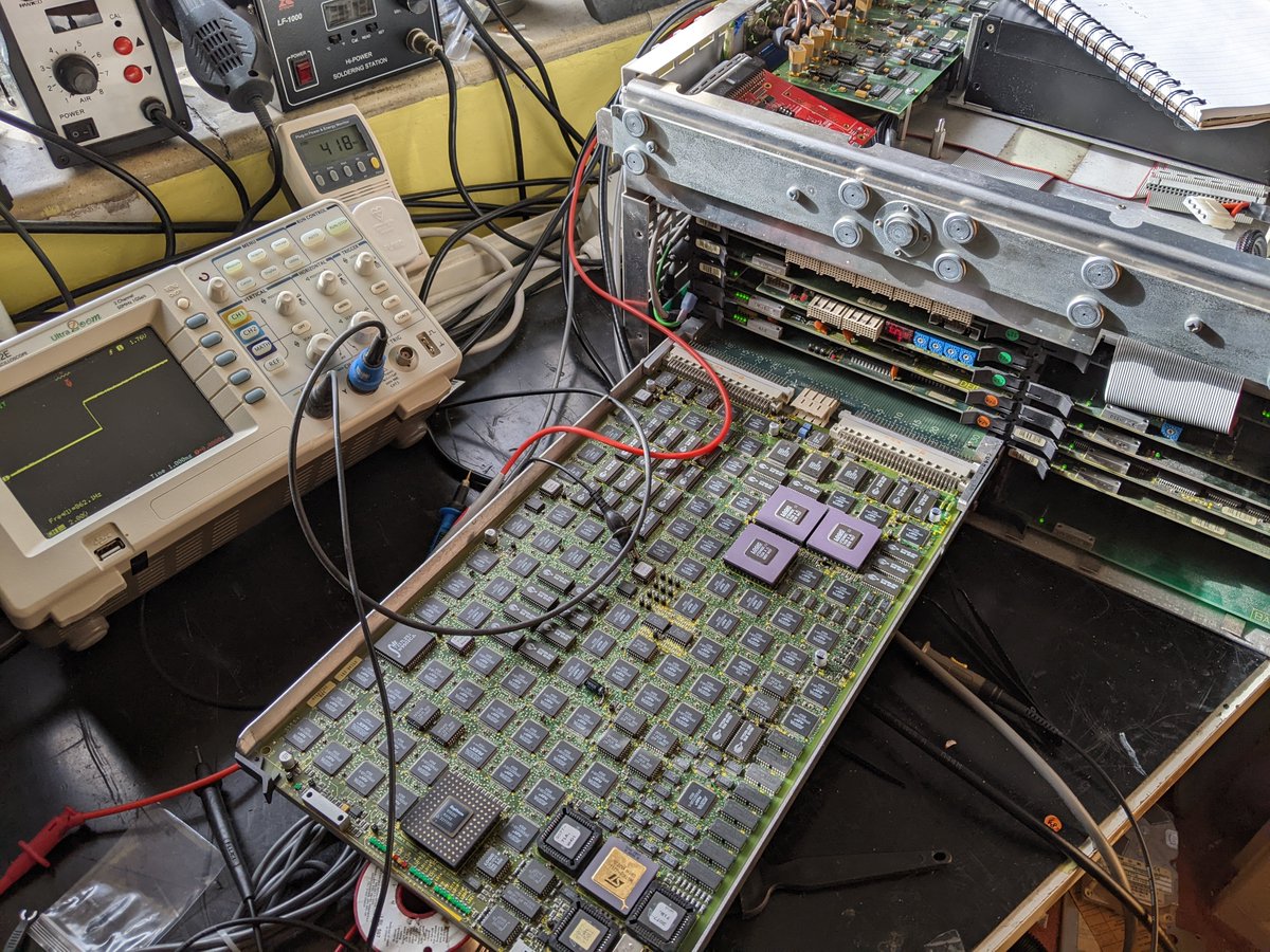 DextersTechLab's tweet image. I have been working on this #Quantel HAL Express and of course the most complex card in it has a fault!! FFS!😵‍💫🙄At least i have an extender card so i can work on it! The symptom: One, many or all of the Altera FPGAs are failing programming, thankfully there&apos;s only 82 of them!!🤣