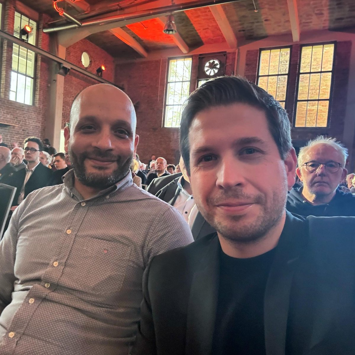 Einen cooleren Generalsekretär gibt es nicht 😉 Herzlichen Dank lieber Kevin Kühnert für den Besuch und den interessanten Austausch. 🌟 #KevinKühnert #Generalsekretär #Politik #Austausch #Dankbarkeit