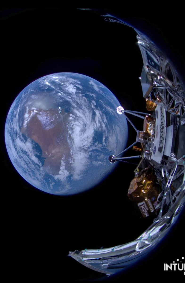 Jays200's tweet photo. @Int_Machines @SpaceX @NASA @Columbia1938 The whole 🌏 shown and all I can see is Australia. Doesn't look "down under" from this perspective 😉 https://t.co/kPwzyNwHPH