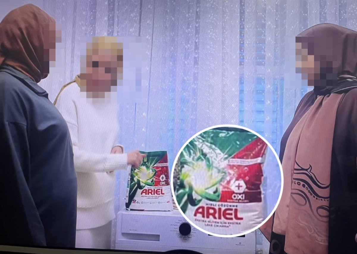 💢 Yaklaşık 45 Gündür Neredeyse
Tüm Dizilerde Boykot Ürünlerin,
"Ürün Yerleştirme" Adı Altında
Reklamları Yapılıyor.

Hemde (Güyâ) Sahnelerde
Muhâfazakâr insanlara Yaptırıyorlar.

BOYKOT 'dan Ne Derece Etkilendikleri
Ortada #BoykotaDevam