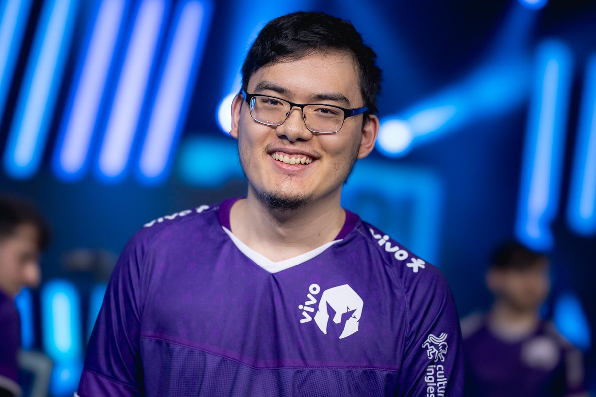 yozlol's tweet photo. @lelekolol Mid Laner da @VivoKeyd fez sua primeira partida no CBLoL contra a LOUD e venceu!

Confira como foi a estreia de cada um dos atuais Mid Laners brasileiros do CBLoL no CBLoL.

🇧🇷 Leleko | CBLOL 2024.1

🏳️ Time: Vivo Keyd Stars
🎌 Game: VKS x LOUD
🧙‍♀️ Campeão: Orianna
⚔️ KDA: 04 | 00 | 11
🆚 Vs: Tinowns | Azir 
🟩 Resultado: Vitória

📸 CBLOL / Riot Games Brasil / Bruno Alvares / Pedro Pavanato