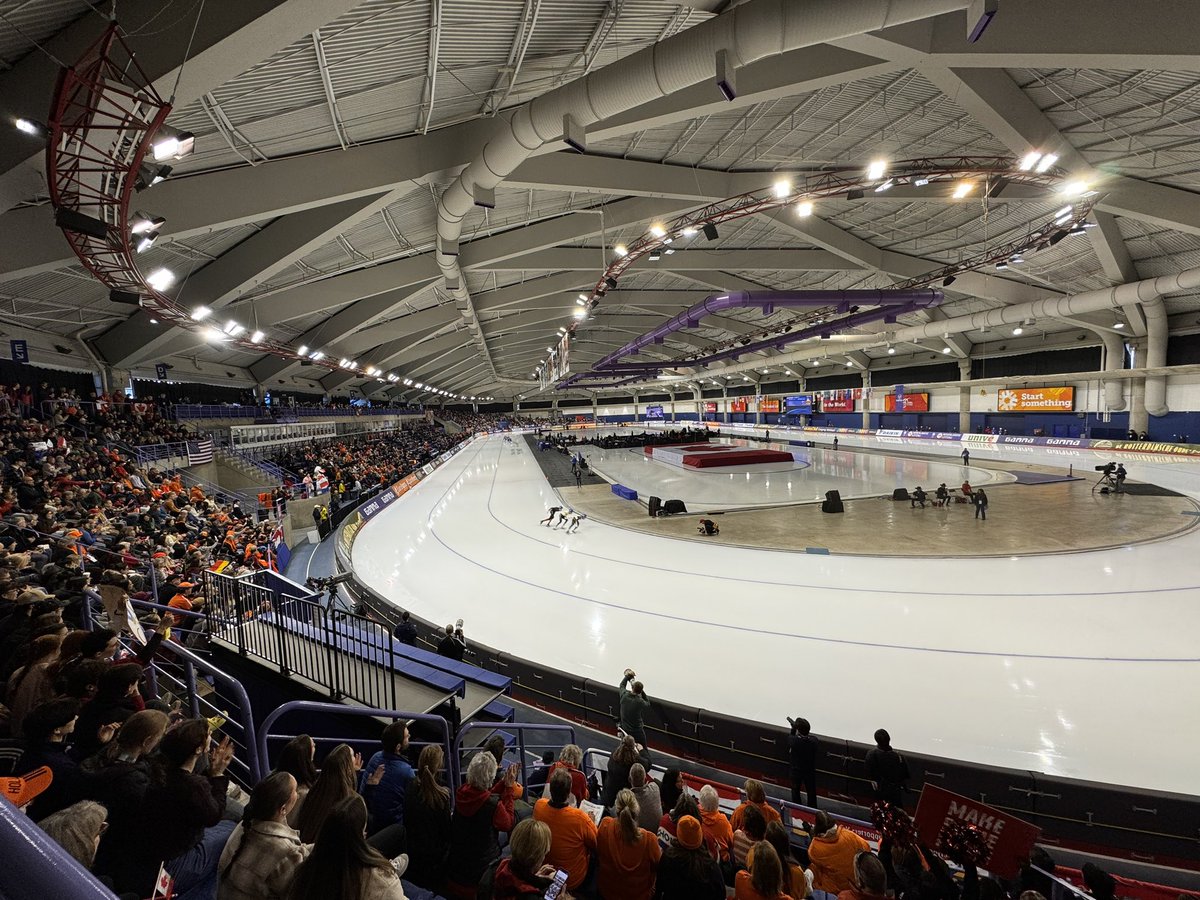 It’s a packed house for the ISU World Speed Skating Championships‼️ @UCalgary @uofcknes @ucalgaryalumni @cityofcalgary @TourismCalgary