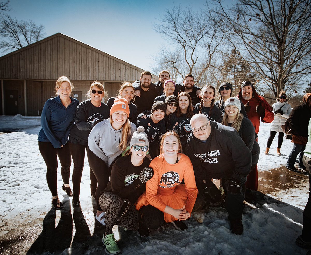 megjhunter's tweet photo. No group I would rather stand in 18 degree weather with and then run into a freezing lake! #LTProud #ALLBulldogs https://t.co/cOWKSOxPNR