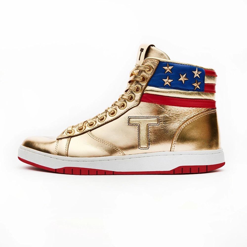 KicksFinder's tweet image. .@realDonaldTrump debuts “The Never Surrender High-Tops” at @SneakerCon Philadelphia. Limited to 1000 pairs

“They're for the go-getters who don't know the word quit. With a standout gold finish and the 'T' badge, these kicks are for true Patriots. Wrapped with an American flag…