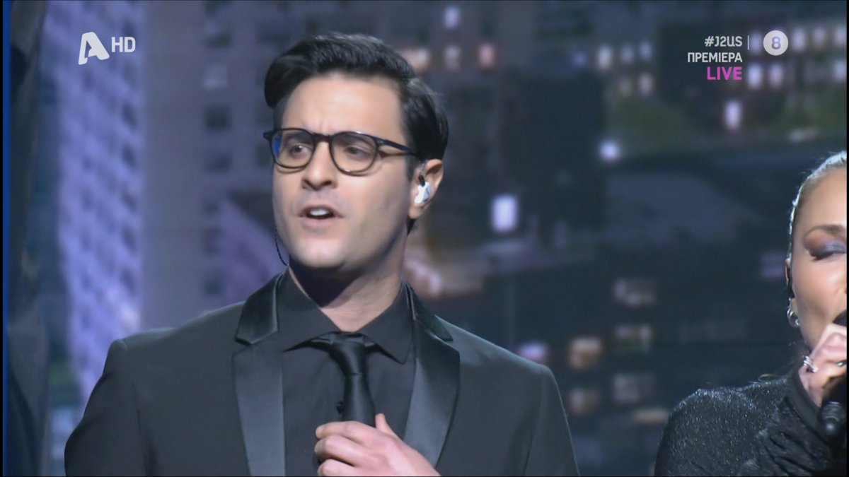 akaloith's tweet photo. προλαβα ταμτα στο #xfactorGR να λεει του ιαν για βγαλε τα γυαλια
και μολις τον βλεπει να λεει ΞΑΝΑΒΑΛΤΑ ΤΩΡΑ
θα σεβεστε
#j2us https://t.co/xlT6WQzDsJ