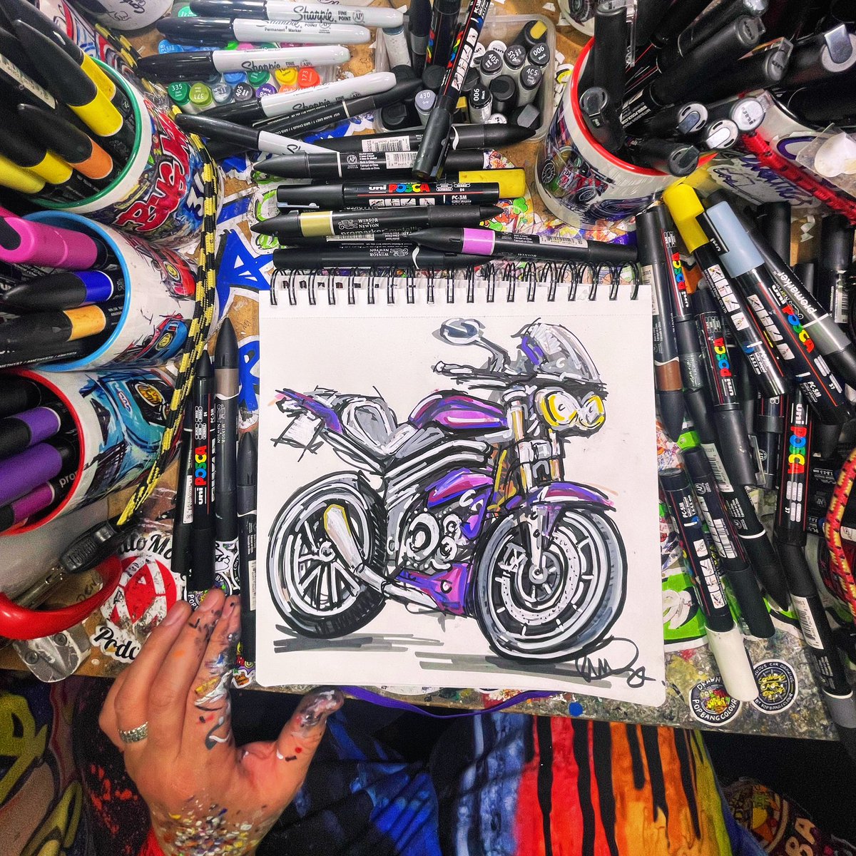 Popbangcolour's tweet photo. So motorcycle folks, what should I draw @MCNnews London show tomorrow? Comment below! 🏍️🤔👇🏻
Also today I drew a #continuousCycle of a purple @triumphuk 675 - Watcha think to it? I like that motorcycles look like insects & have a face of sorts. 💜
#MCN #Motorcyclenews https://t.co/Az9jMo7F6e