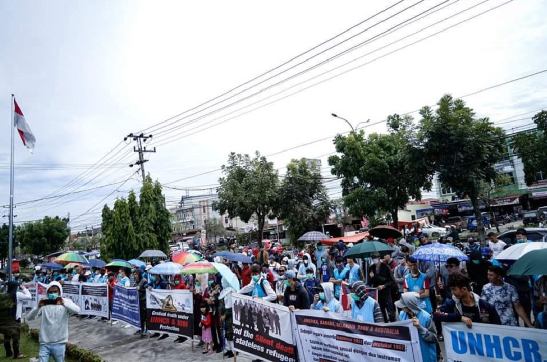 Ali79723059's tweet photo. #End12YearsInLimbo_Indonesia
The Asylum Seeker and Hazara Refugees's Right Is Violated In Indonesia for 8 to Over a Decade. Please Eradicate This Injustice, because we deserve resettlement.
@UNGeneva @SeanFra https://t.co/uxexa1YJls
