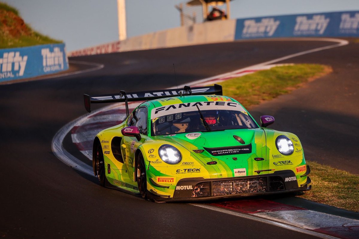 PorscheRaces's tweet image. #IntGTC - The 2nd hour of the @Bathurst12hour is over, and @AyhancanGuven is in the overall lead with the #MantheyEMA #Porsche No. 912! 

Further #911GT3R positions at #B12HR:
P9 - #PhantomGlobalRacing #13 by @Team75Bernhard
P13 - #TheBendMantheyEMA #912 on P1 in #ProAm