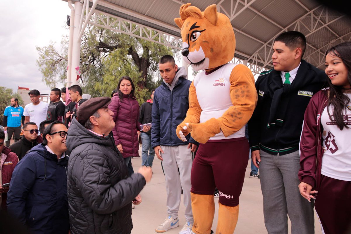 natycastrejonv's tweet photo. #HagamosEquipo con la comunidad educativa de #Hidalgo en la “Jornada Nacional de la Escuela a la Comunidad” que se lleva a cabo este sábado en instituciones de educación media superior. 

Trabajemos juntos por el bienestar de la juventud. 

@SEP_mx 
@COBAEH_HGO 
@CECyTEHidalgo 
@CONALEP_HGO 
@BachilleratoHgo 

#PrimeroLaEducación #NatyCastrejón