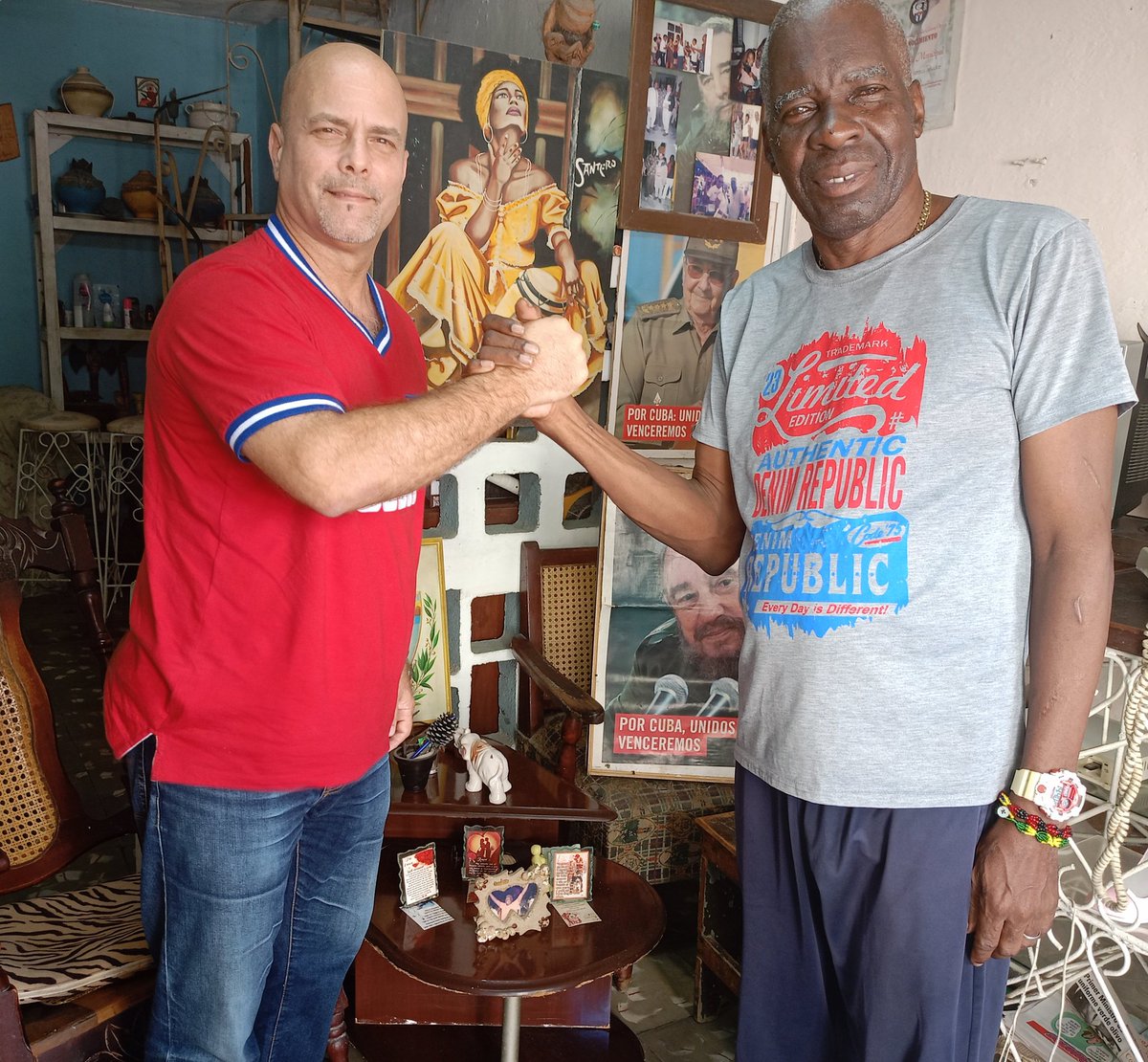 Muchas felicidades al padrino Silvio, de San Isidro, que hoy cumple años. #GenteQueSuma #Cuba #CDRCuba #SomosDelBarrio