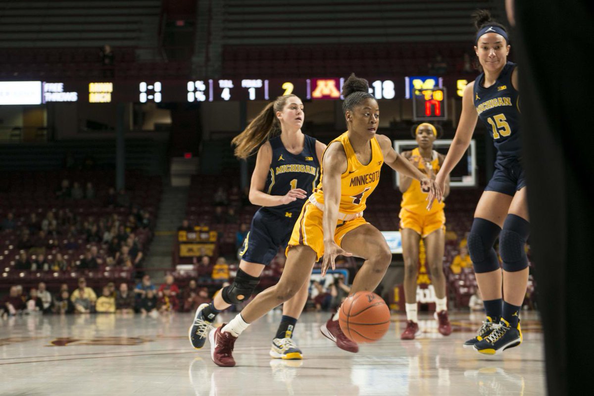 KFades0's tweet photo. 🚨#NCCAW LIVE BET🚨
🏀 Minnesota W vs Northwestern W
⭐️ 3 Units ~ Minnesota W -10.5 (-120)
** This line is wrong. Minnesota should win by closer to 20. https://t.co/3HhB4yTe0s