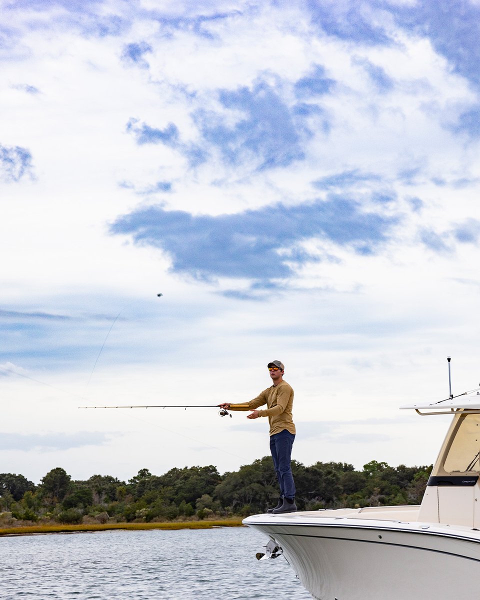 Garmin's tweet photo. Find your trophy with the #GPSMAP x3 series chartplotters with optional built-in Ultra High-Definition SideVu, ClearVu and CHIRP traditional sonars. https://t.co/HErDOaiz9h https://t.co/J1x95pCgqM